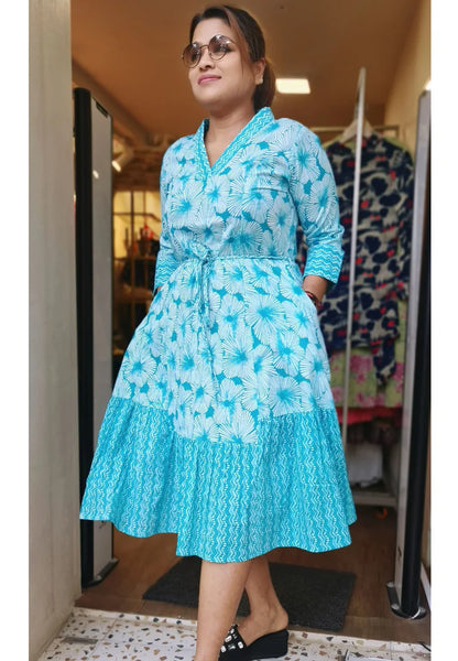 Summer Floral Cotton V-Neck Dress with Belt. Blue / 38