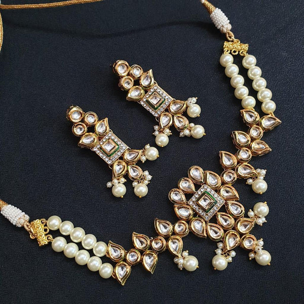 JP510 - Kundan pendant with pearl neckalce and matching earings