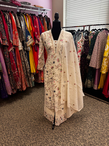 Pnk409: Beautiful white kurta with dupatta and pants
