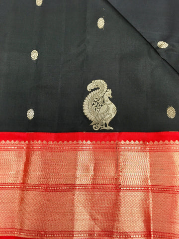 KSS428 Pure handloom kanchipuram silk Saree in black with red gold zari border.comes with stitched blouse size 40,can be altered to 44 size.
