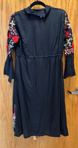 JPD013-Black long dress with flower embroidery on sleeves