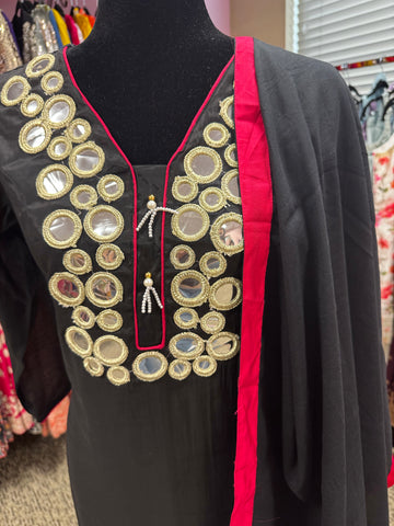 Pnk411: Beautiful Black and White kurtas and pants and dupatta