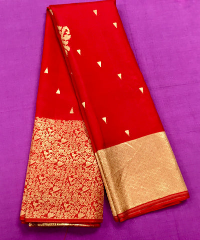 KSS439 Pure handloom kanchipuram silk Saree in red with gold zari border.comes with stitched blouse size 40,can be altered to 44 size.