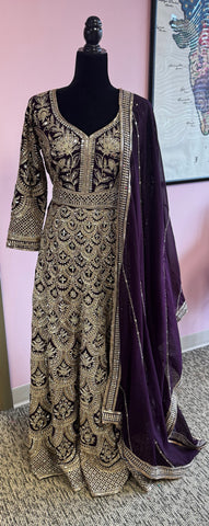 Dfs022: Beautiful long purple gown
