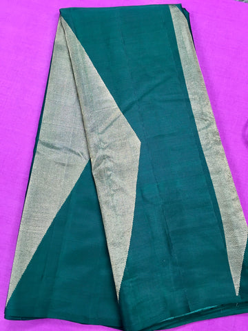 KSS403 Pure handloom kanchipuram silk Saree in green with gold zari border.comes with stitched blouse size 40,can be altered to 44 size.