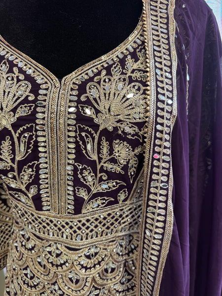 Dfs022: Beautiful long purple gown