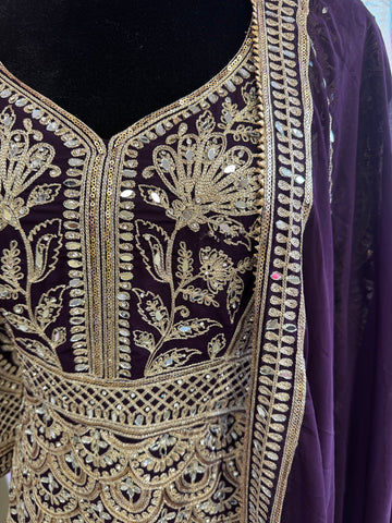Dfs022: Beautiful long purple gown