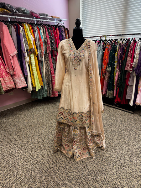 Pnk444: Beautiful kurti and sharara pants with dupatta