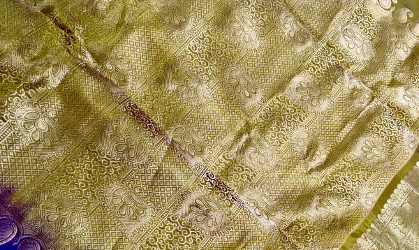 KSS421 Pure kanchipuram silk Saree in purple and green Zari border.comes with stitched blouse size 40,can be altered to 44 size.Fall peco done.