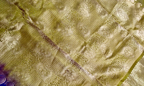 KSS421 Pure kanchipuram silk Saree in purple and green Zari border.comes with stitched blouse size 40,can be altered to 44 size.Fall peco done.