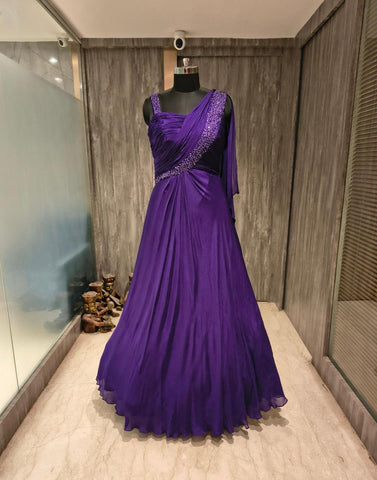 Ori034: Long gown with a pallu attached at shoulder