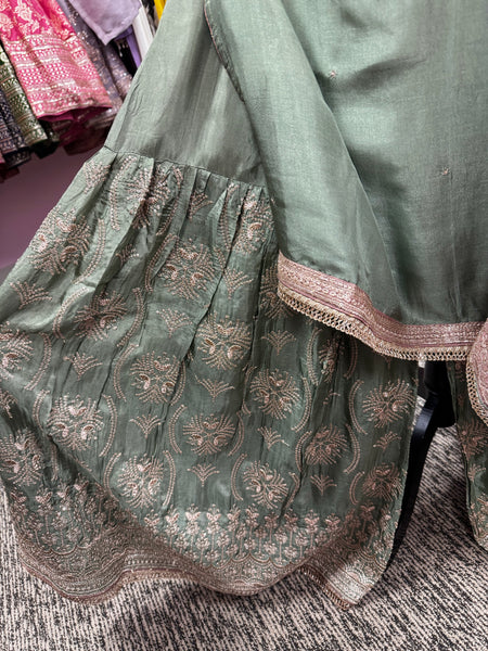 Pnk439: Beautiful kurti with gharara pants and dupatta