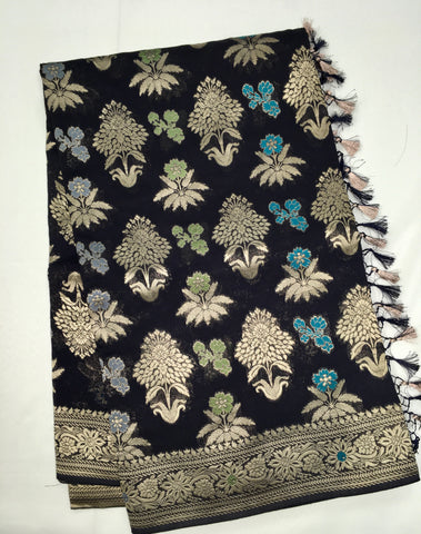 BKS106 Banarasi Georgette saree in black. Comes with stitched blouse size 38 can be altered to size 42. Fall peco done.