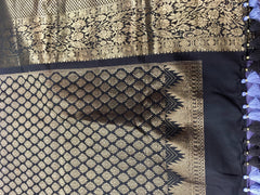 KSS412 Pure handloom kanchipuram silk Saree in purple with brown gold zari border.comes with stitched blouse size 40,can be altered to 44 size.