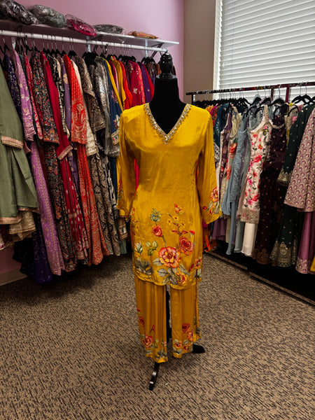 Pnk410: Yellow and black kurtas and pants