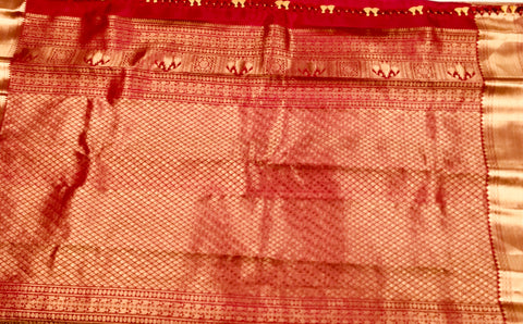 KSS518 Pure kanchipuram handloom silk Saree in red color with gold zari border. comes with stitched blouse size 40,can be altered to 44 size.