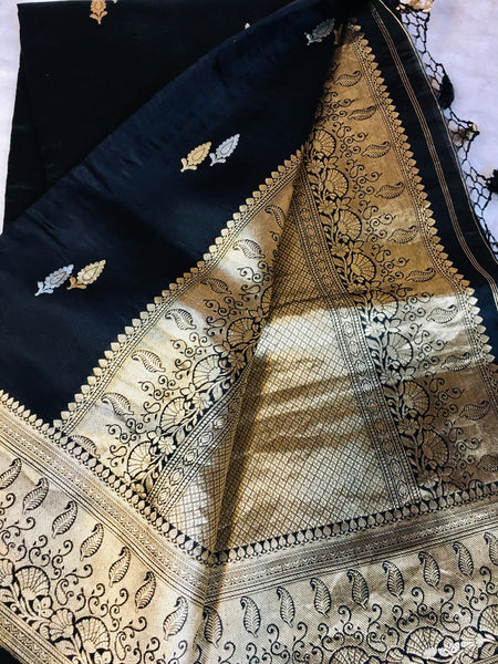 BKS 014 - Pure Banarasi Kora Silk Saree with Sona Rupa Floral Buttas. Comes with unstitched Blous