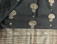 KSS429 Pure handloom kanchipuram silk Saree in black with gold zari work.comes with stitched blouse size 40,can be altered to 44 size.