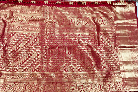 KSS502 Pure kanchipuram handloom  silk Saree in red color with gold zari border. Comes with stitched blouse size.