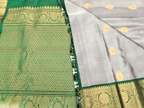 KSS420 Pure handloom kanchipuram silk Saree in gray with green gold zari border.comes with stitched blouse size 40,can be altered to 44 size.