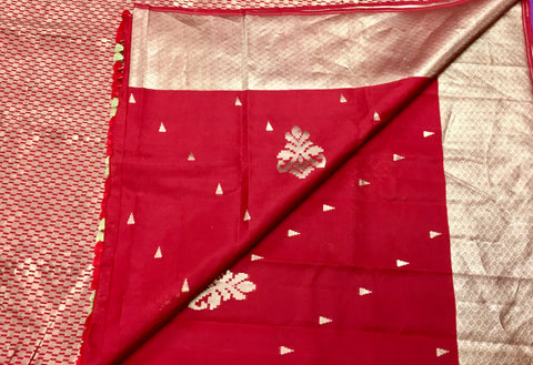 KSS439 Pure handloom kanchipuram silk Saree in red with gold zari border.comes with stitched blouse size 40,can be altered to 44 size.