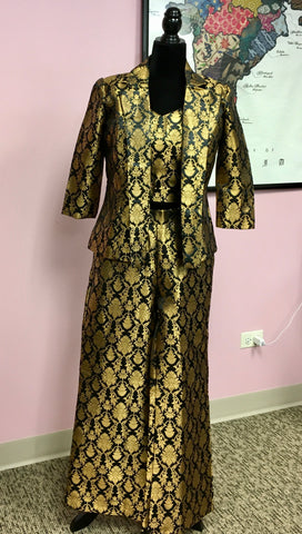 KNG102 Banarasi co-ord set in black comes with jacket ,crop top and pant.