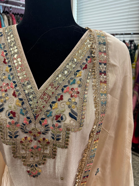 Pnk444: Beautiful kurti and sharara pants with dupatta