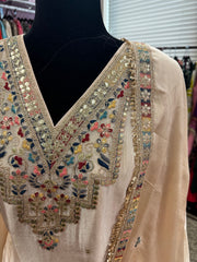 Pnk444: Beautiful kurti and sharara pants with dupatta