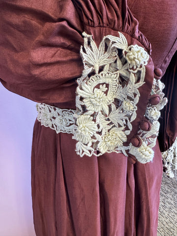Ori036: Long gown with belt