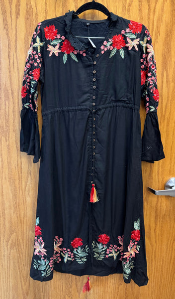 JPD013-Black long dress with flower embroidery on sleeves
