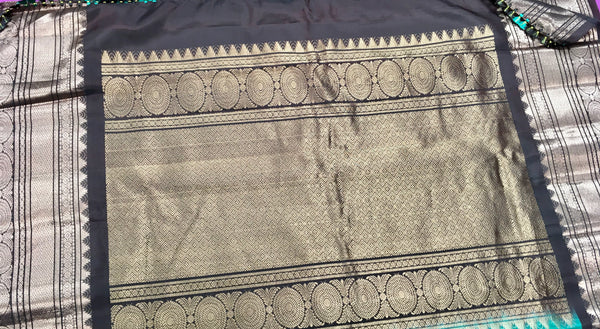 KSS454 Pure handloom kanchipuram silk Saree in green with brown gold zari border.comes with stitched blouse size 40,can be altered to 44 size.