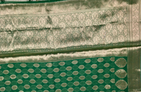 BKS136 Cotton Banarasi Saree in green. Comes with stitched blouse size 38 can be altered to size 42. Fall peco done.
