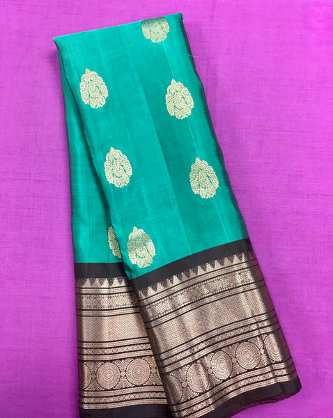 KSS454 Pure handloom kanchipuram silk Saree in green with brown gold zari border.comes with stitched blouse size 40,can be altered to 44 size.
