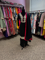 Pnk411: Beautiful Black and White kurtas and pants and dupatta