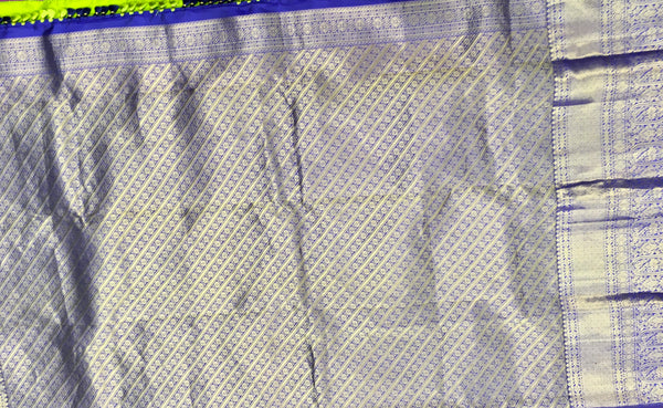 KSS452 Pure handloom kanchipuram silk Saree in green with blue gold zari border.comes with stitched blouse size 40,can be altered to 44 size.
