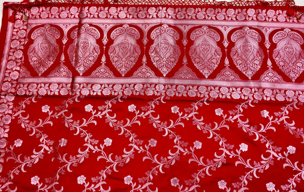 BKS122 Banarasi Mashru silk Saree in pink.Comes with gold  zari work. Comes with stitched blouse size 38 can be altered to size 42. Fall peco done.
