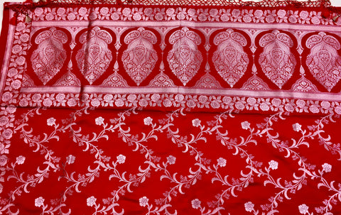 BKS122 Banarasi Mashru silk Saree in pink.Comes with gold  zari work. Comes with stitched blouse size 38 can be altered to size 42. Fall peco done.