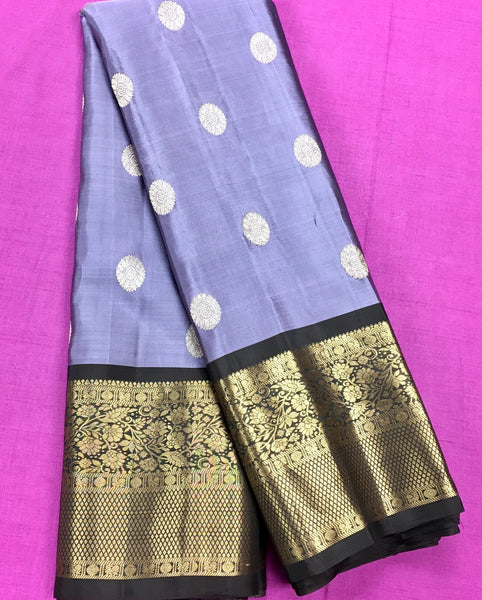 KSS412 Pure handloom kanchipuram silk Saree in purple with brown gold zari border.comes with stitched blouse size 40,can be altered to 44 size.