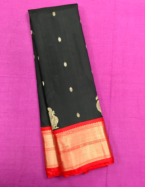 KSS428 Pure handloom kanchipuram silk Saree in black with red gold zari border.comes with stitched blouse size 40,can be altered to 44 size.