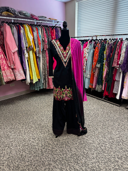 Pnk443: Black kurti and pants with pink dupatta