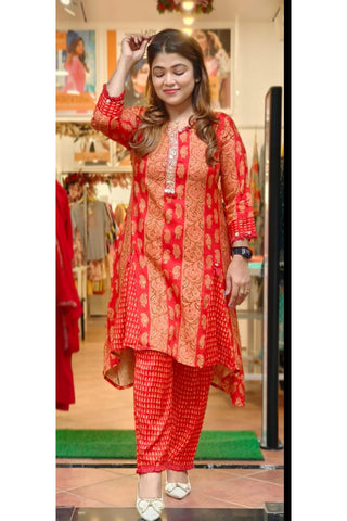 RFSS1207 - Muslin Printed Kurta with Embroidered neckline. Comes with Pants