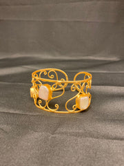 JP210 - Bracelet with Baroque Pearls